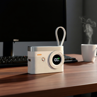 Batterie externe portable 10000 mAh avec câbles doubles intégrés 22,5 W PD20W, design compact rétro en forme d'appareil photo pour utilisation en extérieur