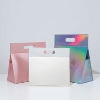 Carton pliable triangulaire à fermeture magnétique personnalisée avec poignée, emballage en papier avec logo estampé à chaud et UV pour les cosmétiques et la beauté