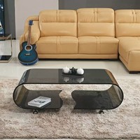 Table basse moderne en verre transparent de style nordique avec design en verre courbé, cadre en métal, roulettes, personnalisable pour salon et usage domestique