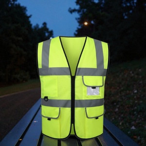 Chaleco de Seguridad Reflectante de Poliéster de 120 g/m² con Cinta Reflectante para Trabajo Nocturno y Control de Tráfico, Logotipo Personalizado - Product Image 1