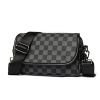 Sac banane tactique imperméable personnalisé en cuir PU style western avec bandoulière, idéal pour le maquillage et les accessoires.