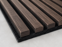 Panneau acoustique en lattes WPC noir mat à rainures verticales, absorption acoustique, hôtel, restaurant, WYRAX