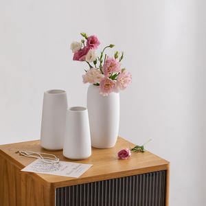 Juego de Jarrones de Cerámica Minimalistas con Acabado Negro Mate para Flores Frescas o Secas, Decoración para Sala de Estar, Idea de Regalo - Product Image 4