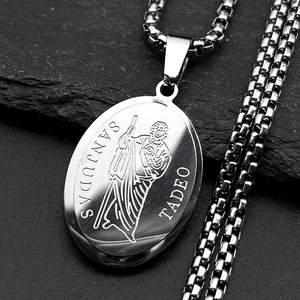 Collar con colgante ovalado de acero inoxidable con diseño de marca, para hombre, de titanio, que no se desvanece, con cadena a juego - Product Image 3