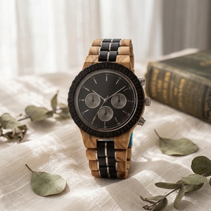 Montre en bois à quartz pour homme avec logo personnalisé gravé, élégante et luxueuse, avec cadran en verre et boîtier de 9 mm d'épaisseur - Product Image 2