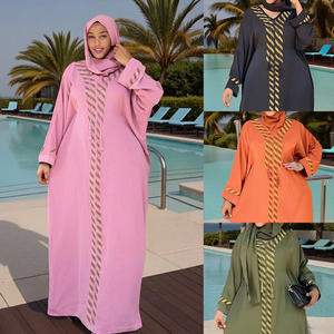 Nuovo Abito Modesto con Bellissimo Ricamo e Sciarpa per Donna - Product Image 1