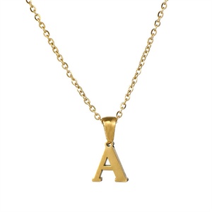 Collier minimaliste avec initiale de la A à la Z, plaqué or 18 carats, pendentif lettre en acier inoxydable pour femme - Product Image 2