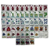 Jeu de Mahjong américain sur le thème du ski d'hiver en acrylique nacré, avec des tuiles de Mahjong personnalisées motif flocon de neige pour les fêtes de fin d'année.