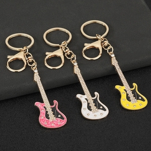 Porte-clés en forme de guitare électrique avec strass, pendentif instrument de musique, cadeau pour les amateurs de musique - Product Image 2
