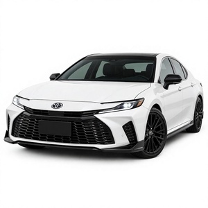 Toyota Camry 2.0HXS Sport Plus Edition Sedan HEV 2026 con Guida a Sinistra, Colore Bianco - Product Image 1