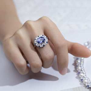 Anillo de Plata 925 con Zafiro Azul de Laboratorio y Halo de Diamantes en Forma Ovalada, Modelo MSR-1637 de Messi Jewelry - Product Image 5