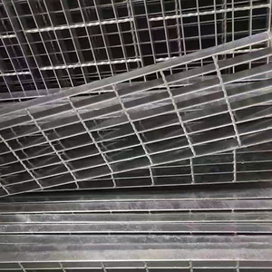 Grille de protection robuste en acier galvanisé soudé antidérapante pour caniveau de drainage, couloir industriel et plateforme de circulation - Product Image 3