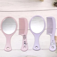 Ensemble peigne et miroir portable de gros pour usine, peigne en plastique motif dessin animé, kit cosmétique de voyage pour filles, usage quotidien beauté à domicile