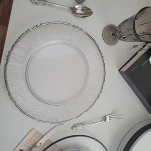 Assiettes de présentation contemporaines en <span class=keywords><strong>verre</strong></span> irrégulier, 13 pouces, transparentes avec bordure dorée ou argentée, vente en gros, minimum 100 pièces pour événements de mariage - Product Image 5