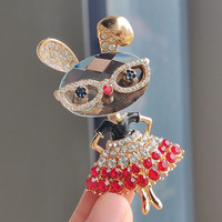 Nouveau charme plaqué or alliage coloré lapin broche broches femmes strass cristal robe lapin costume broche