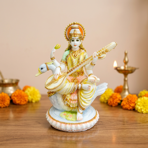 Nirmala Handicrafts - Estatua de la Diosa Saraswati Hecha a Mano con Resina y Polvo de Mármol, con Veena y Cisne, en Blanco y Dorado, Ídolo de la Deidad Hindú para el Hogar o Mandir - Product Image 2