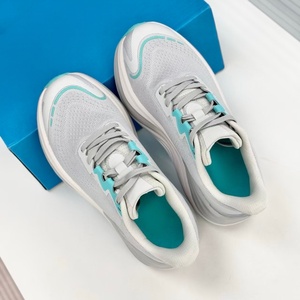 Chaussures de course légères et respirantes en mesh pour l'été, semelle épaisse, baskets de sport pour l'entraînement quotidien pour femmes - Product Image 1