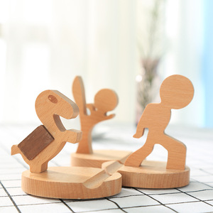 Soporte para teléfono Chuangtai de madera de haya, soporte creativo de madera para escritorio para teléfonos móviles con diseño de figura de Kung Fu - Product Image 1