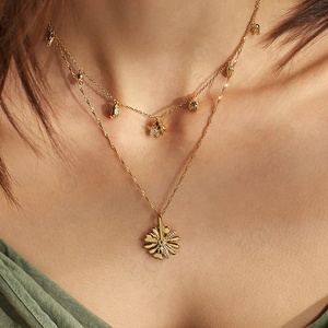 Collar con Colgante de Girasol Giratorio de Plata de Ley 925 Chapado en Oro de Lujo Gemnel - Product Image 5