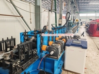 Rouleau de colonne en acier galvanisé en usine formant la machine avec soudage au laser