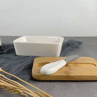 Plat à beurre en porcelaine avec logo personnalisé du fabricant, support à gâteau et à fromage, conteneur à beurre en céramique avec couvercle en bambou, vente en ligne très populaire