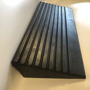 600*250*100mm CE 고무 바닥 길가 고무 커브 경사로 도로 커브 램프 - Product Image 1