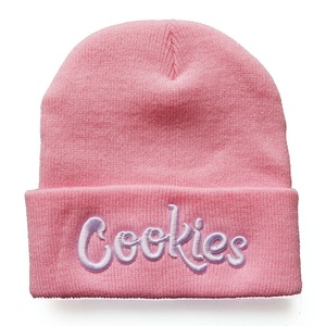 Mode chaud garder personnalisé Beanie broderie logo acrylique Beanie chapeaux en gros plaine tricoté Beanie pour adulte unisexe - Product Image 4