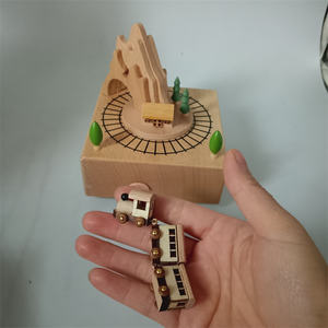 Decoraciones navideñas giratorias, tren de madera móvil, caja de música, carrusel redondo Merry Go a la venta - Product Image 5