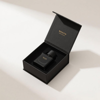 Papier d'emballage de parfum en carton rigide de luxe Boîte-cadeau magnétique avec logo imprimé personnalisé avec doublure d'éponge de bouteille de parfum vide