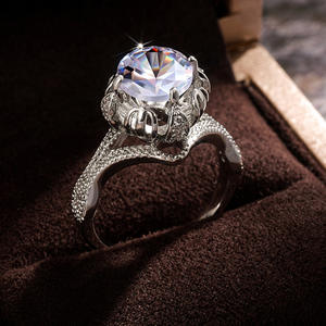 Anello F679 in Argento con Diamante Sintetico Taglio Brillante Rotondo, Gioiello Classico da Donna per Fidanzamento - Product Image 6