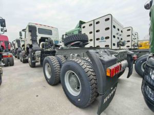 Camión Tractor Sinotruk Howo 6*6 con Tracción en Todas las Ruedas, 430hp, Cabeza Tractora de 60t, Camión Remolque Todoterreno en Venta en la República Democrática del Congo - Product Image 2