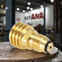 El adaptador universal de tanque de propano de baja presión de latón convierte la válvula de servicio del tanque POL LP antiguo QCC1/Type1 accesorios de tubería pulidos