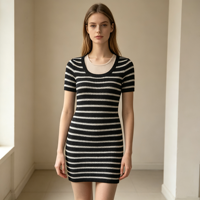 Robe pull slim en maille à rayures noires mi-longue à manches courtes pour femme, qualité supérieure, fabrication OEM & ODM Vanessa, vente en gros