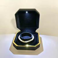 Hersteller von achteckigen Lack-Schmuckboxen mit niedrigem Mindestbestellwert, luxuriöse LED-Schmuckboxen mit individuellem Logo in Schwarz, Weiß, Blau, Verlobungsringbox mit LED-Licht