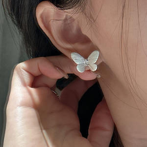 Pendientes de Plata de Ley S925 con Diseño de Mariposa de Estilo Antiguo, Acabado Cepillado Vintage Elegante, Corte Princesa de Diamante de Moda - Product Image 2