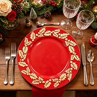 Assiettes de Présentation en Plastique Rouge et Or Festifs, Motif Aiguilles de Noël en Relief, Durables, Non Toxiques, 33 cm, Lot de 50, pour Service à Domicile et Table de Noël/Fêtes