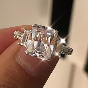 Anello di Fidanzamento F875 per Donna con Diamante Taglio Asscher, Diamante Naturale, Stile Classico - Product Image 6
