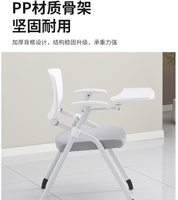Chaise pliante de conférence grise avec tablette d'écriture, siège rembourré et accoudoirs, pour la formation et les réunions en salle de classe, fournie directement par l'usine
