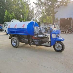 Camion de vidange des fosses septiques manuel diesel à trois roues de 3000 L, tout-terrain, polyvalent, abordable, durable et très apprécié - Product Image 3