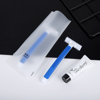 Kit de toilette jetable personnalisé EPACK avec logo : savon d'hôtel, bonnet de douche, peigne, rasoir, brosse à dents, dentifrice, en sachets plastiques transparents PE