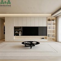 Meuble TV mural intégré moderne de luxe avec surface mate, panneaux cannelés et vitrine en verre