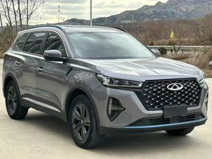 Véhicule d'occasion compact et économique, Chery Tiggo 7 Plus 2021, idéal pour les escapades de fin de semaine, la conduite en ville et les courses. - Product Image 3