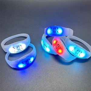 Op Maat Gemaakte Logo Led Polsbandjes Geluid Geactiveerde Feestartikelen Voor Afstuderen Valentijnsdag Thanksgiving Nieuwe Technologieproducten - Product Image 3