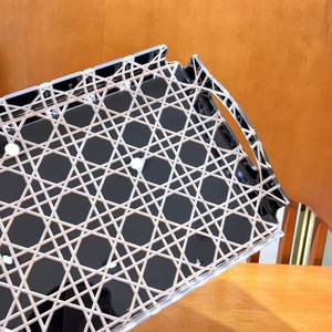 Hot Selling Checkered Pattern American Style Square Acrylic Resin Dishwasher Safe Transparent <b>Wine</b> Glass Storage Tray - Product Image 3