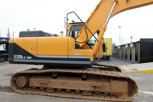รถขุดตีนตะขาบมือสองจากเกาหลี รุ่น Hyundai 220lc-9s เครื่องยนต์ Yanmar ประสิทธิภาพสูง ปั๊มเกียร์และลูกปืนคุณภาพดี - Product Image 6