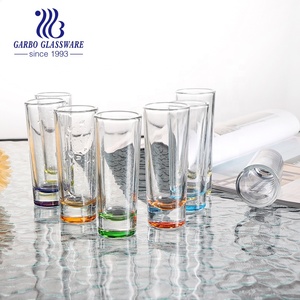 Cadeaux de fête des pères Cuisine Verres à liqueur amusants Cadeau de pendaison de crémaillère Verres à liqueur <span class=keywords><strong>Tequila</strong></span> avec base colorée Barware Whisky Shot Glass - Product Image 1