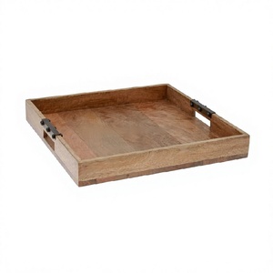 Plateau carré en bois pour chocolats, finition naturelle, plateau à chocolats design, plateau de service en bois de haute qualité - Product Image 1