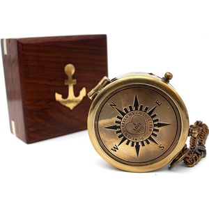 ALFA NAUTICAL เข็มทิศทองเหลืองพร้อมกล่องหนัง สลักข้อความ “บ้านคือที่ไหนก็ได้ที่เราไปด้วยกัน” ของขวัญสุดโรแมนติกสำหรับการเดินทาง พกพาสะดวก รุ่นที่ 2 - Product Image 1