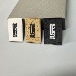 Écusson personnalisé en caoutchouc souple 3D, petit patch en PVC silicone gaufré transparent avec logo pour vêtements, sacs à dos et chapeaux - Product Image 1