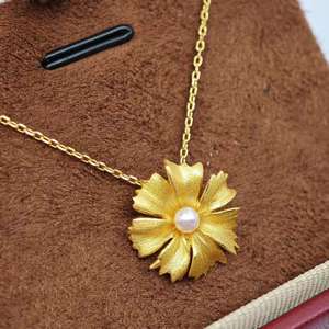 Collier pendentif minimaliste en forme de fleur en argent 925 plaqué or UM Jewelry, perle d'eau douce naturelle, unisexe, pour mariage et fête - Product Image 6